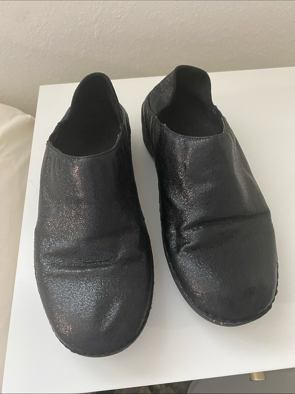 Fitflop Black Slip-On Clogs